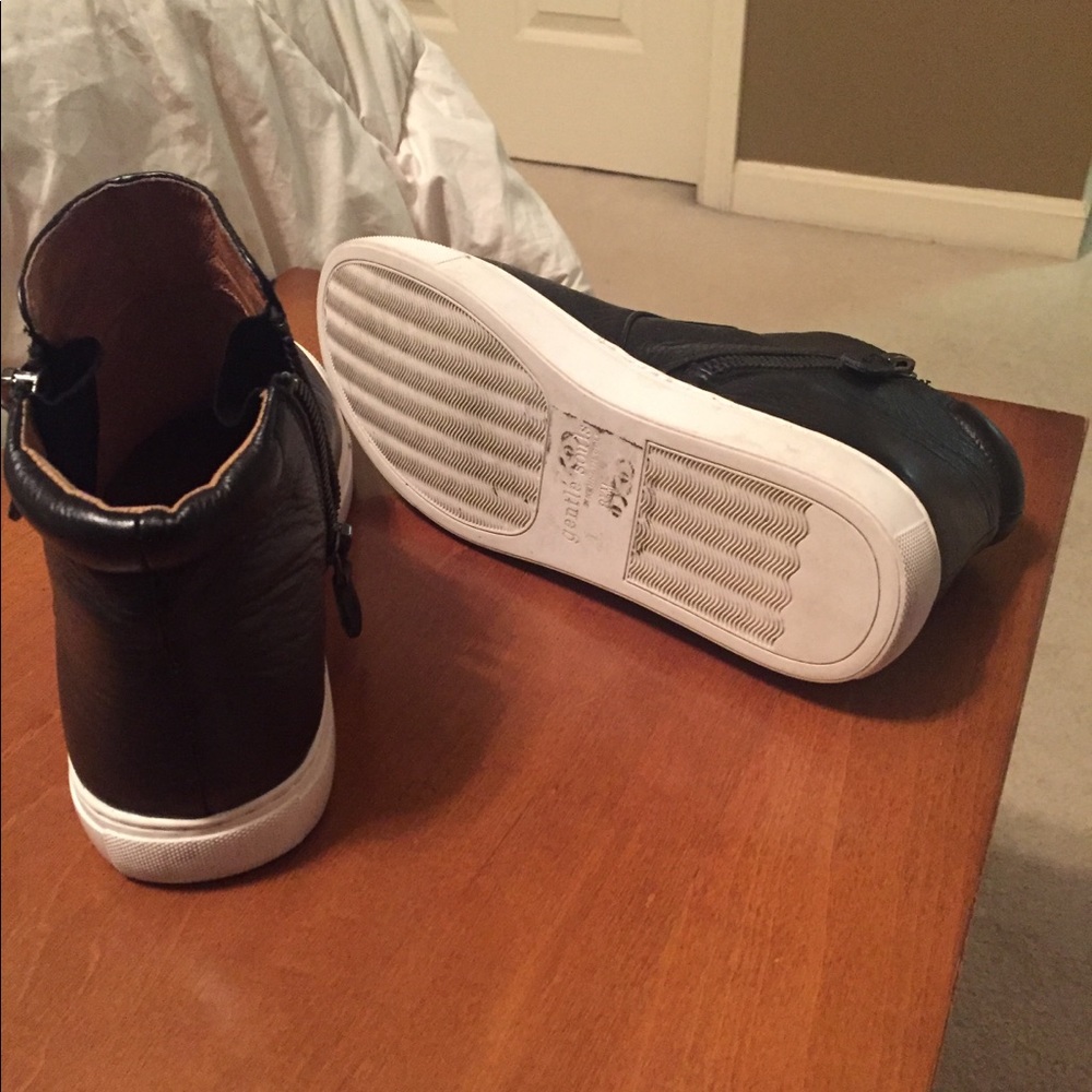 Shoes - Picture 4 of 5